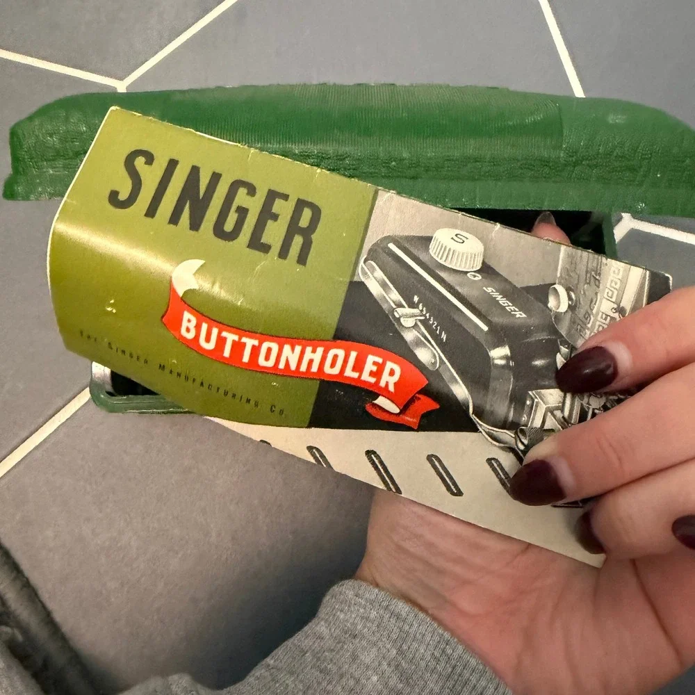 Singer Green Vintage Buttonholer Sewing‎ Machine Accessories Storage Box